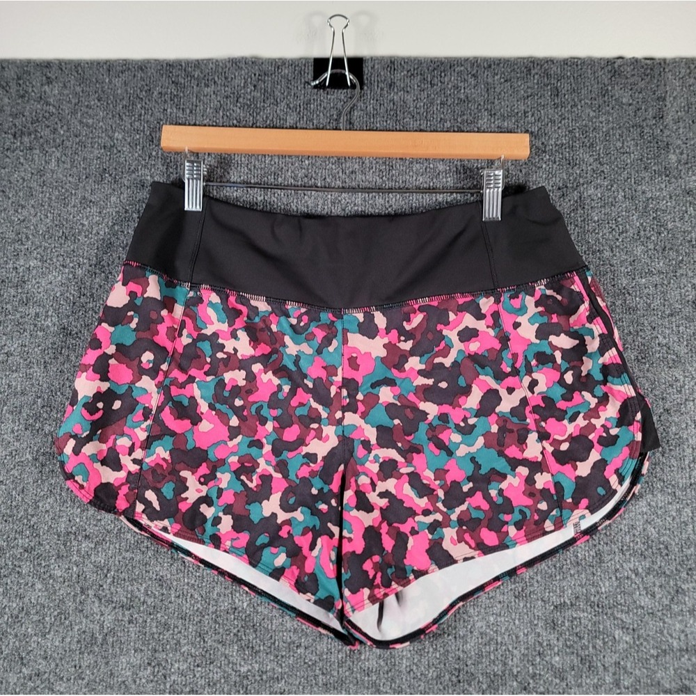 Athleta Running Free Printed Short 3.5 Womens Medium Activewear Gym Zip Pocket